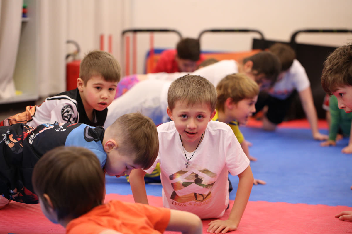 Детская тренировка группы 4–8 лет